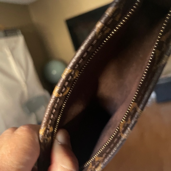 Louis Vuitton Toiletry Pouch on Chain - Picture 7 of 15